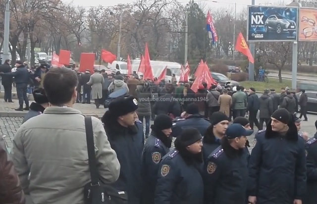 В Харькове «правосеки» издевались над коммунистами
